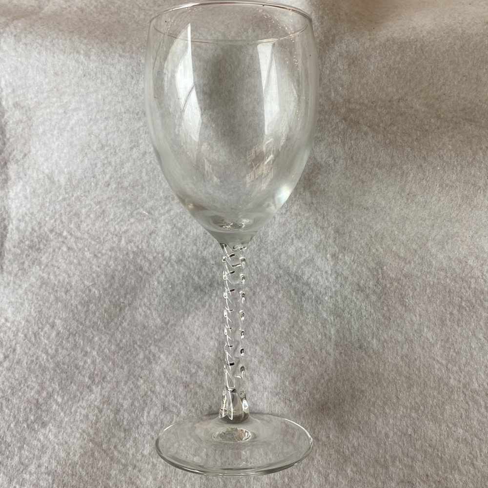 Pottery Barn Wine Glasses/Goblets Set 4 NWT - Picture 5 of 11